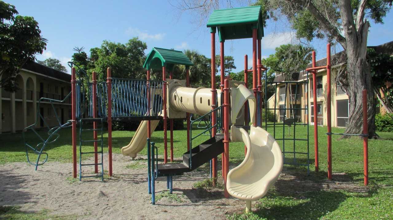 6100 Forest Hill Blvd #202 - Photo 3 of 26