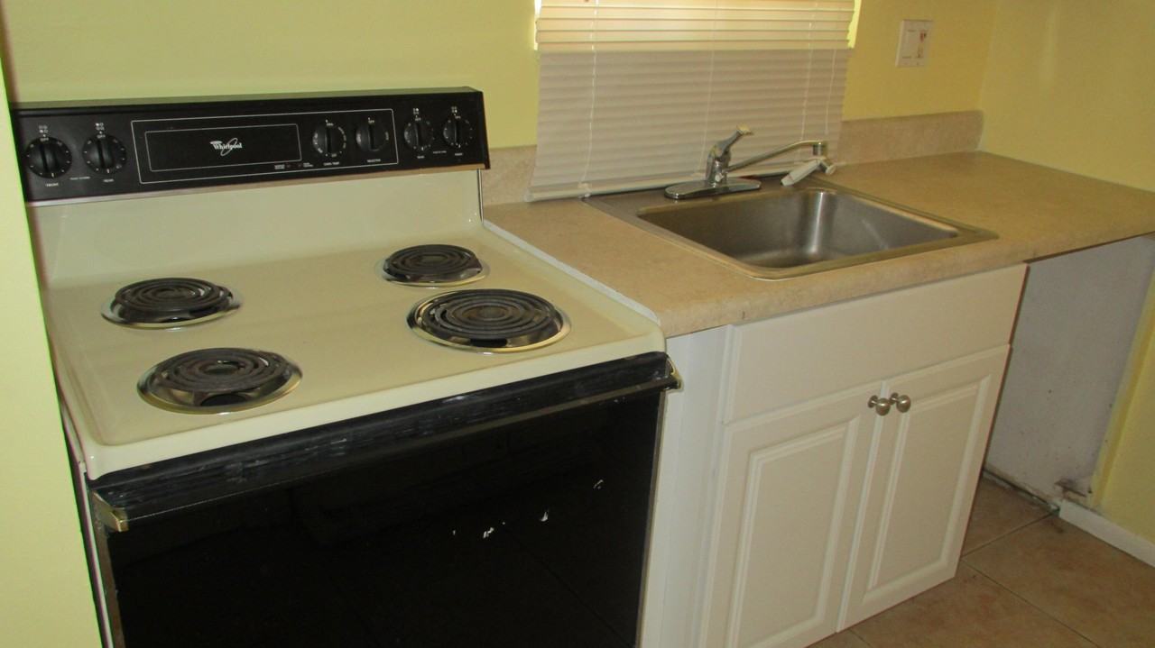 6100 Forest Hill Blvd #202 - Photo 6 of 26