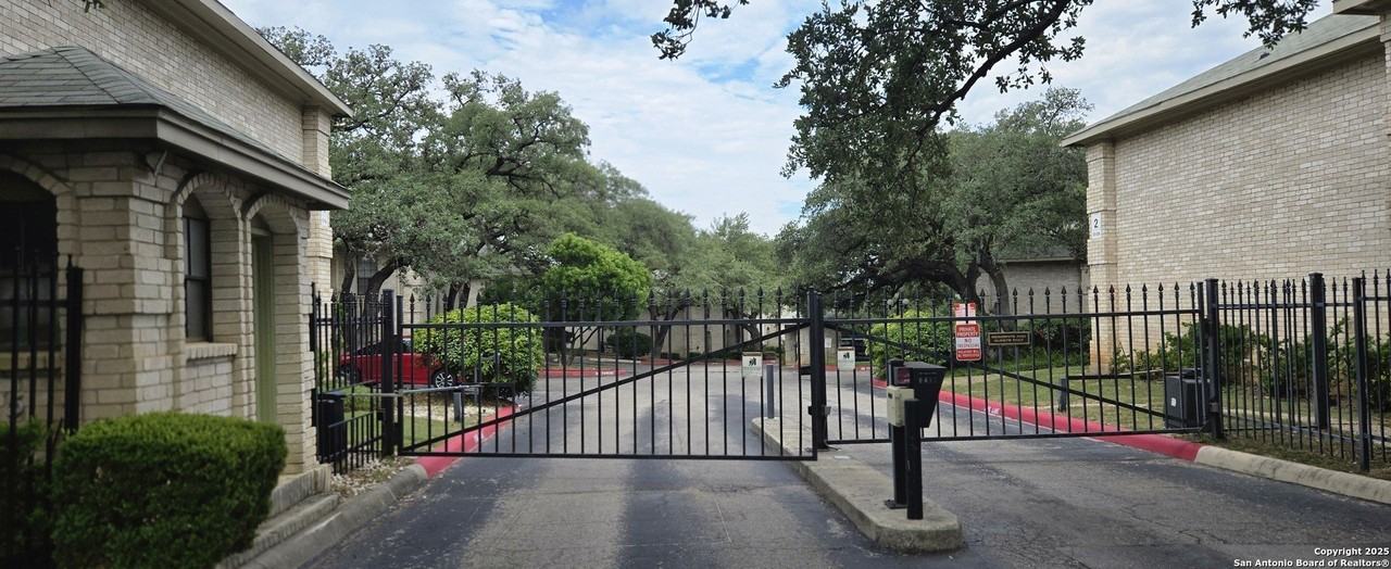 8415 Fredericksburg Rd Apt 401 #401 - Photo 2 of 28