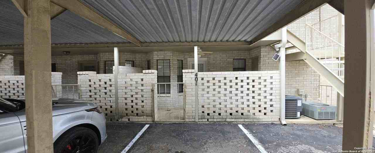 8415 Fredericksburg Rd Apt 401 #401 - Photo 3 of 28