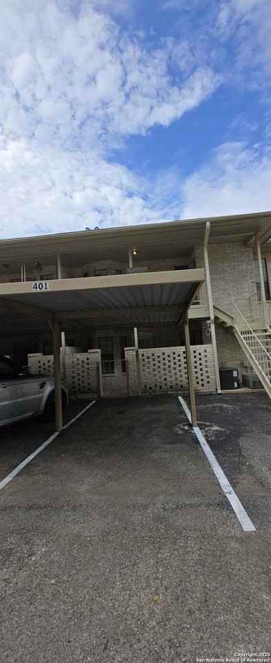 8415 Fredericksburg Rd Apt 401 #401 - Photo 4 of 28