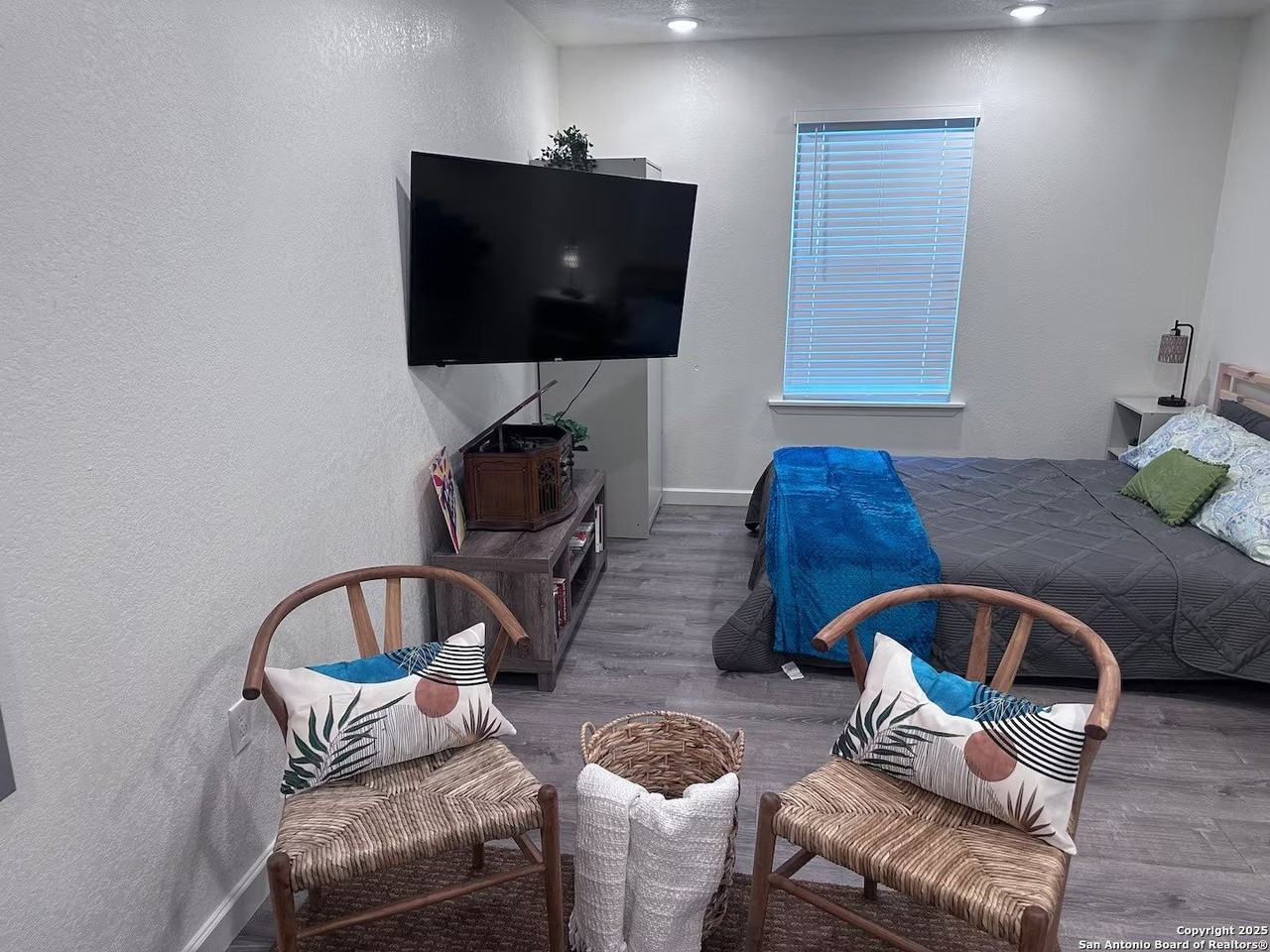 1407 Leal St Unit 3 #3 - Photo 6 of 35