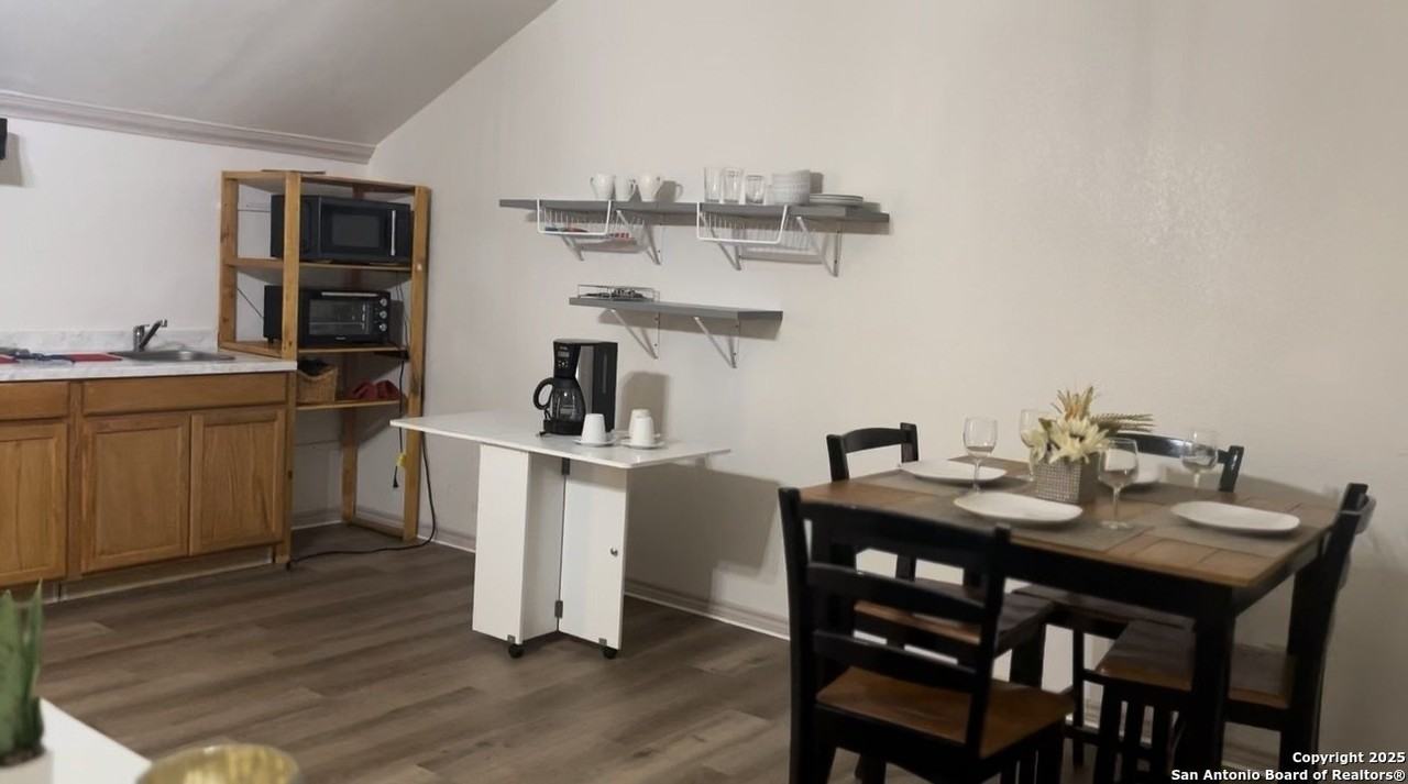 8411 Echo Creek Ln - Photo 6 of 9