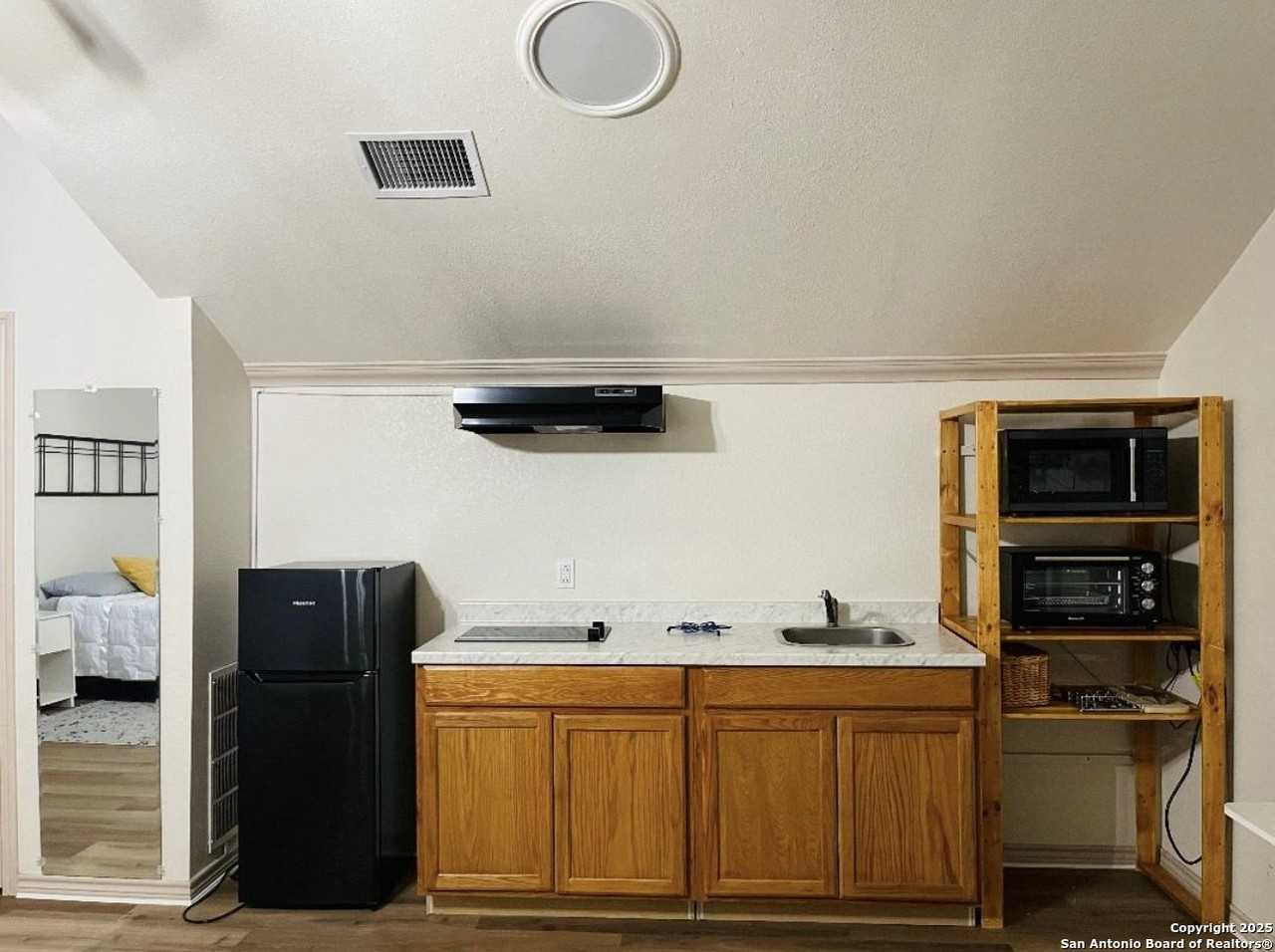 8411 Echo Creek Ln - Photo 7 of 9