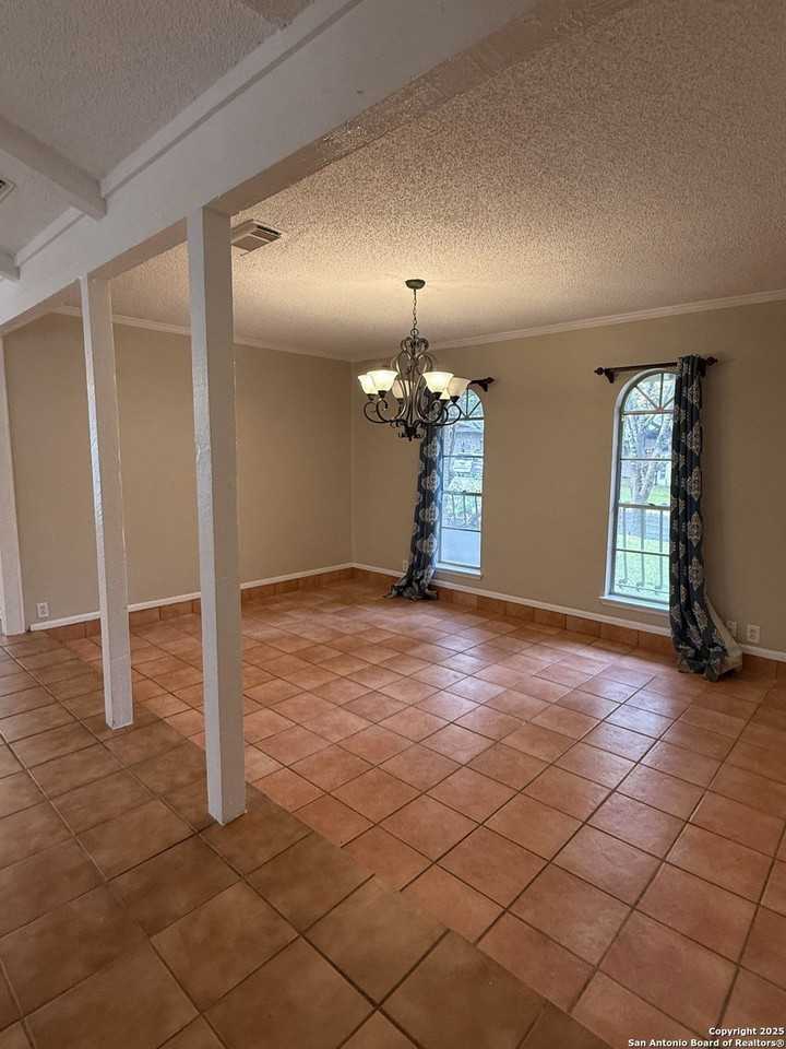 5706 Gomer Pyle - Photo 6 of 47