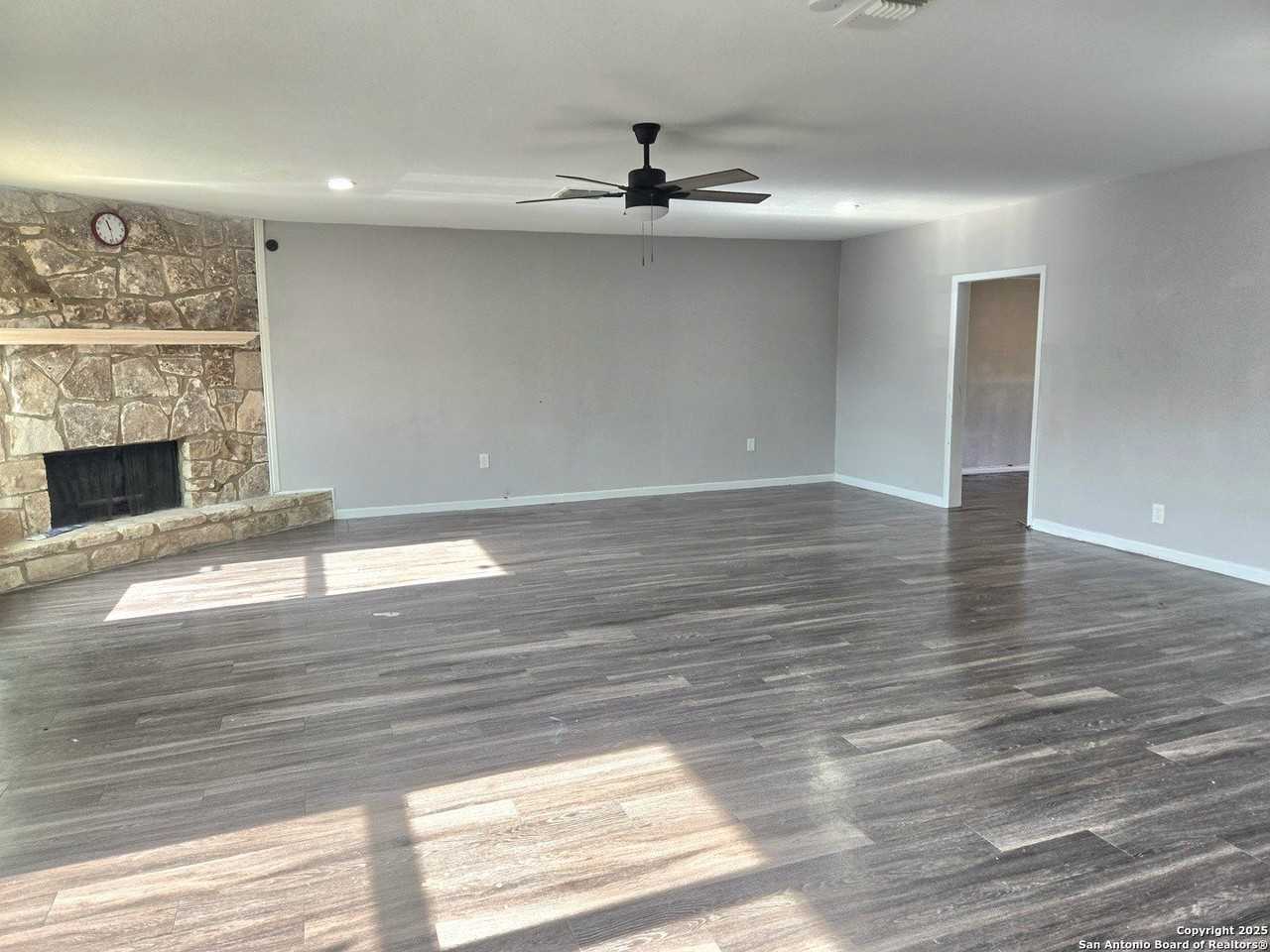 303 Avenue D - Photo 4 of 5