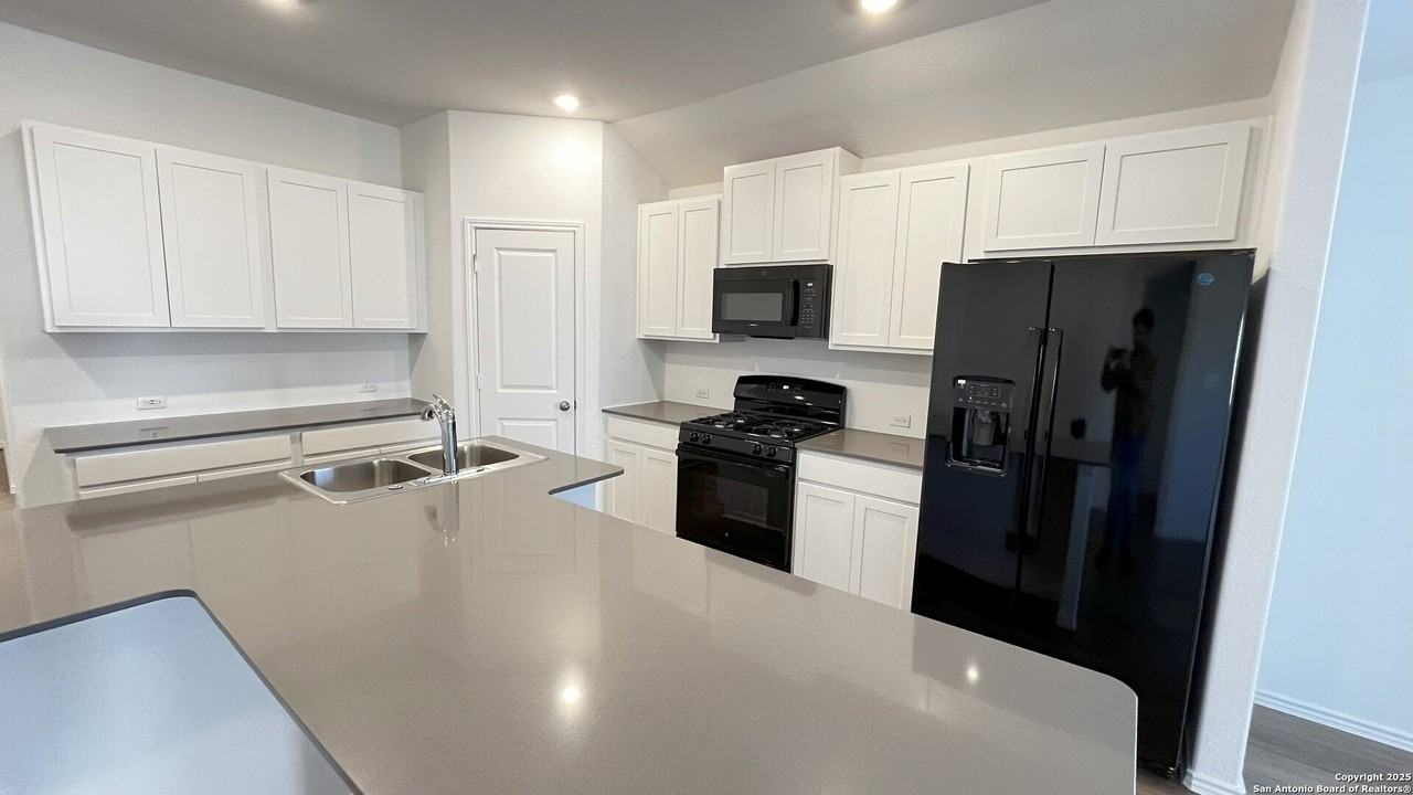 612 Water Way Ave - Photo 4 of 18