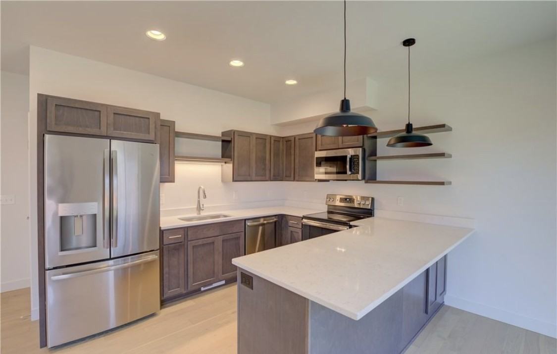 911 Washington Ave S - Photo 7 of 12