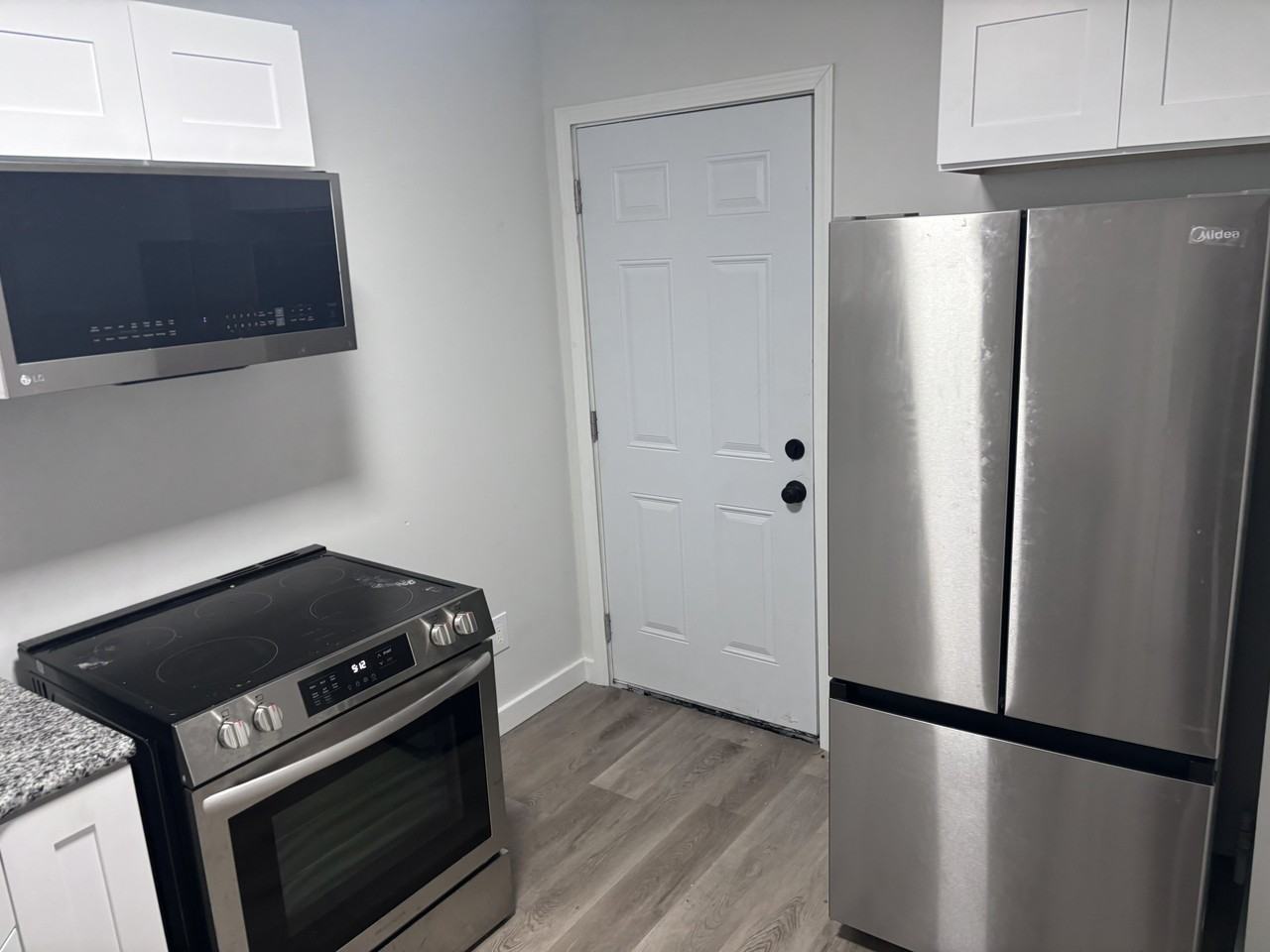 2747 Washington Ave #2 - Photo 3 of 13