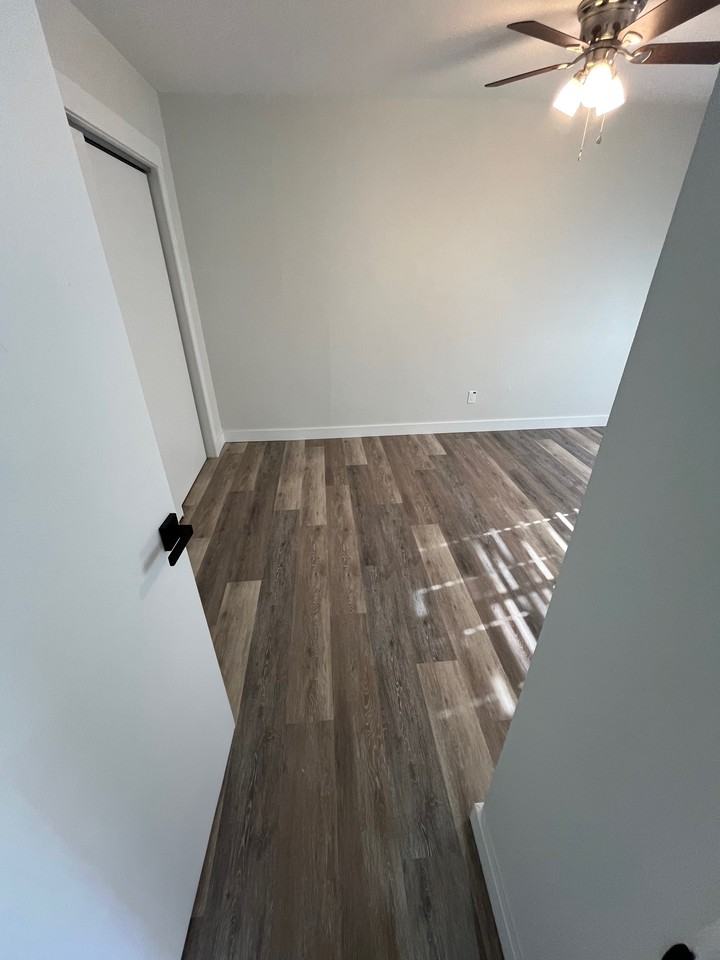 2714 Center St #B - Photo 2 of 14