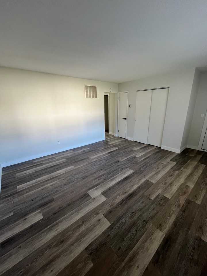 2714 Center St #B - Photo 7 of 14