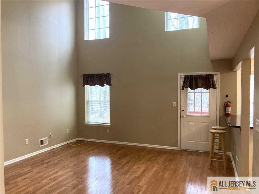 212 Hawthorne Rd - Photo 5 of 33