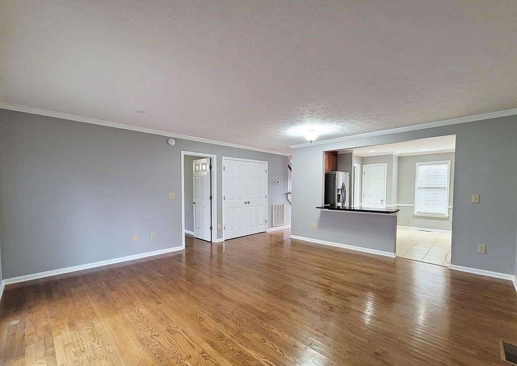 817 Barclay Dr - Photo 3 of 20