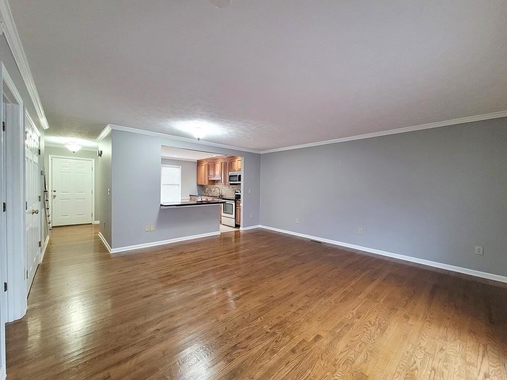 817 Barclay Dr - Photo 4 of 20