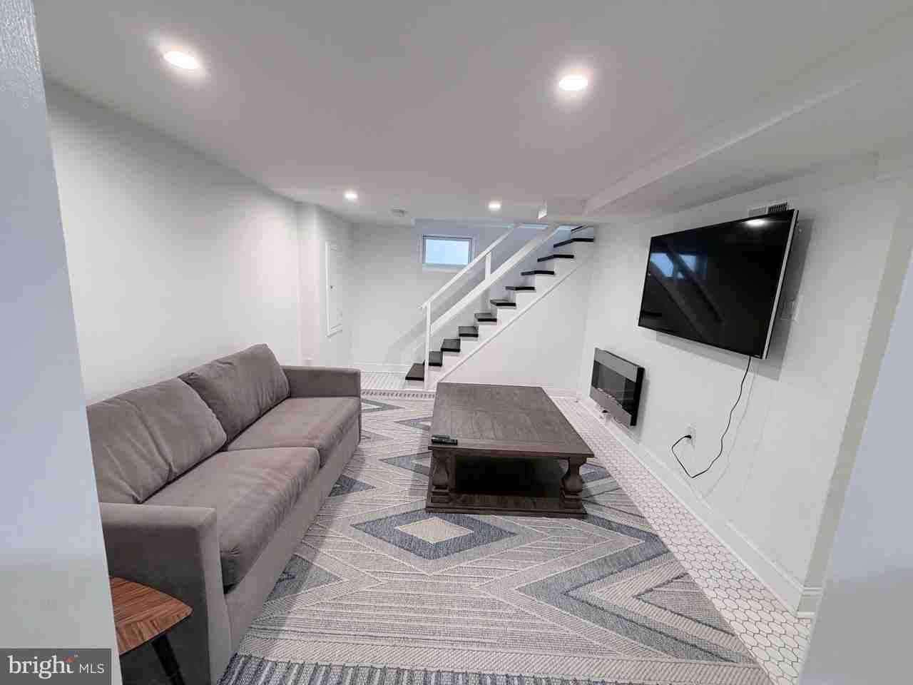 805 Malcolm X Ave Se - Photo 2 of 20