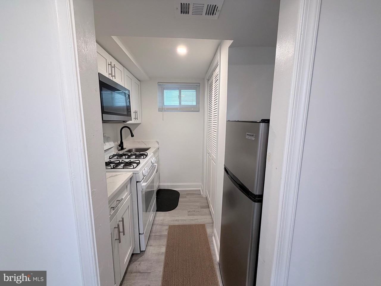 805 Malcolm X Ave Se - Photo 5 of 23