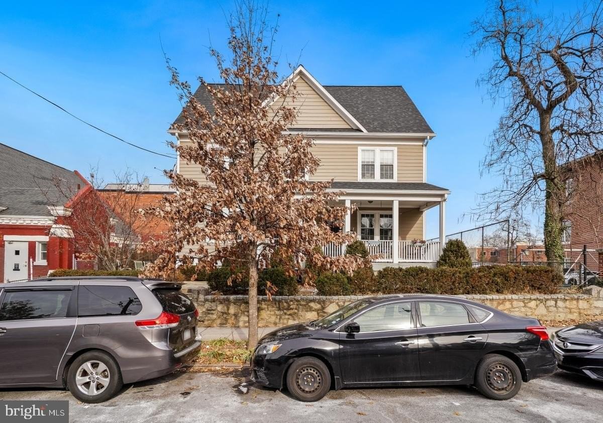 837 Shepherd St Nw Apt 1 #1 - Photo 3 of 30