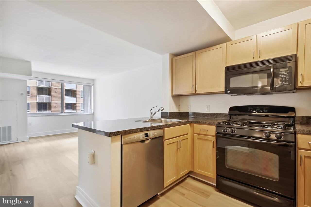 800 4th St Sw Apt S113 #S113 - Photo 7 of 34