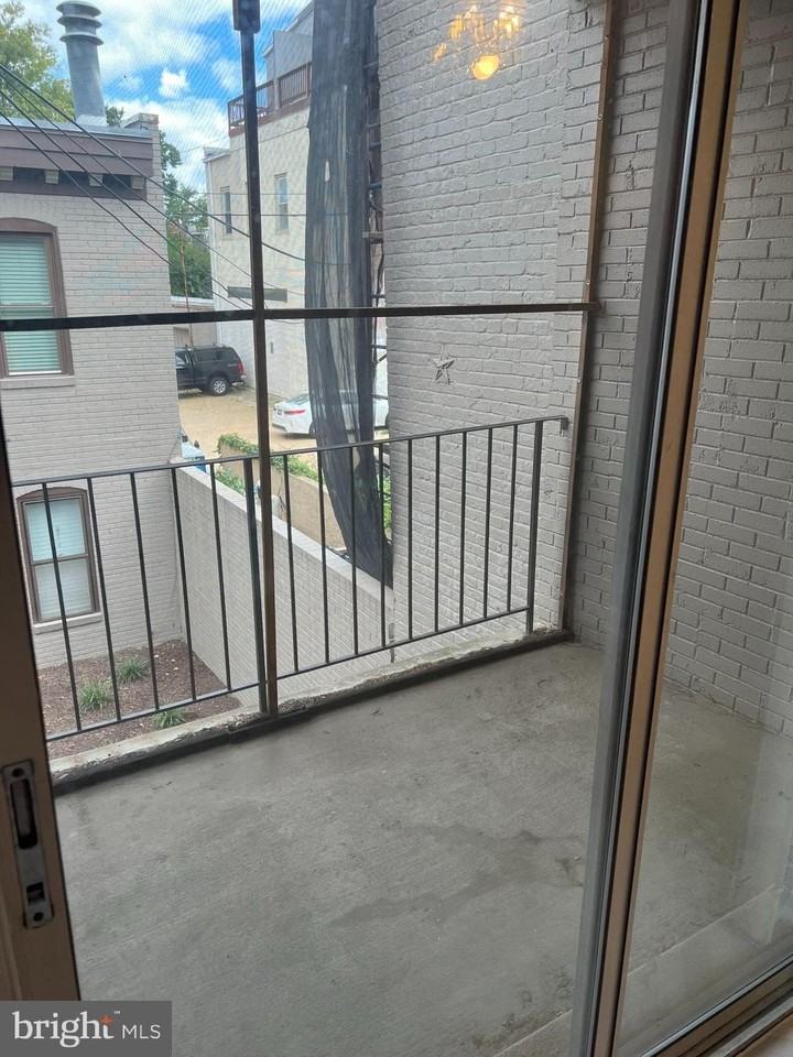 615 3rd St Ne Apt 3 #3 - Photo 5 of 16