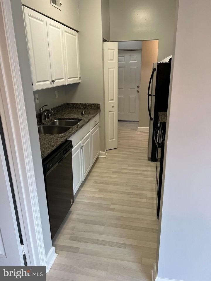 615 3rd St Ne Apt 3 #3 - Photo 6 of 16