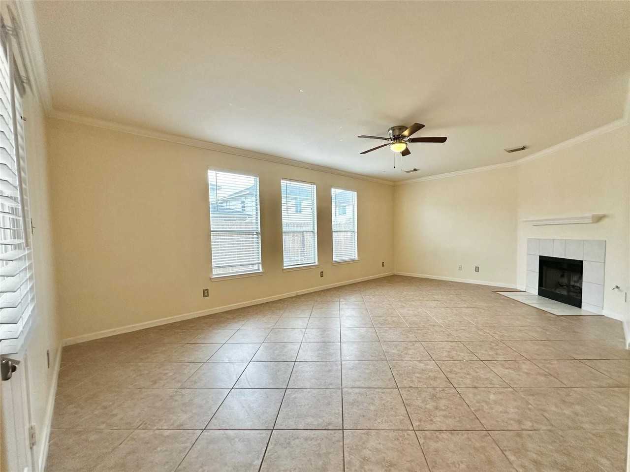 16322 Sitella Ct - Photo 3 of 17