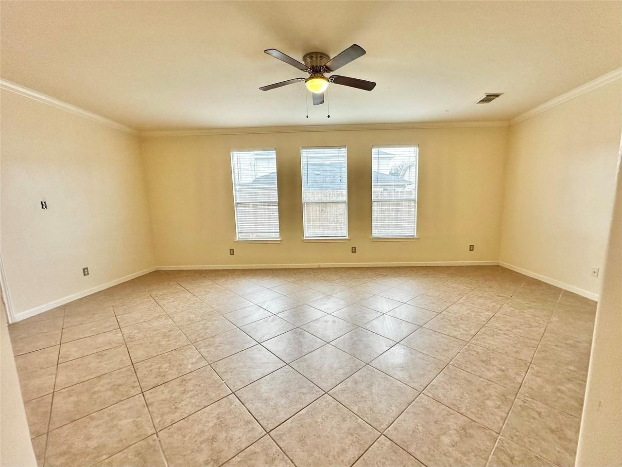 16322 Sitella Ct - Photo 7 of 17