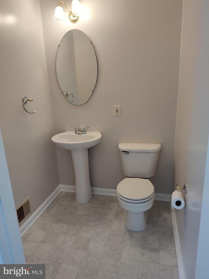 5032 Finsbury Rd - Photo 3 of 34