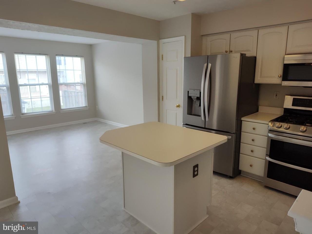 5032 Finsbury Rd - Photo 7 of 34