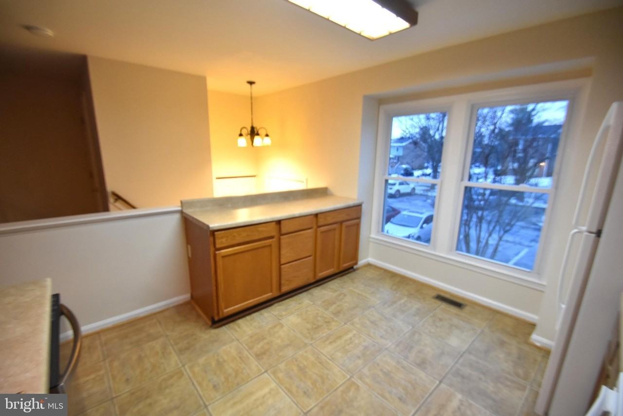 106 Smithfield Ct - Photo 3 of 18