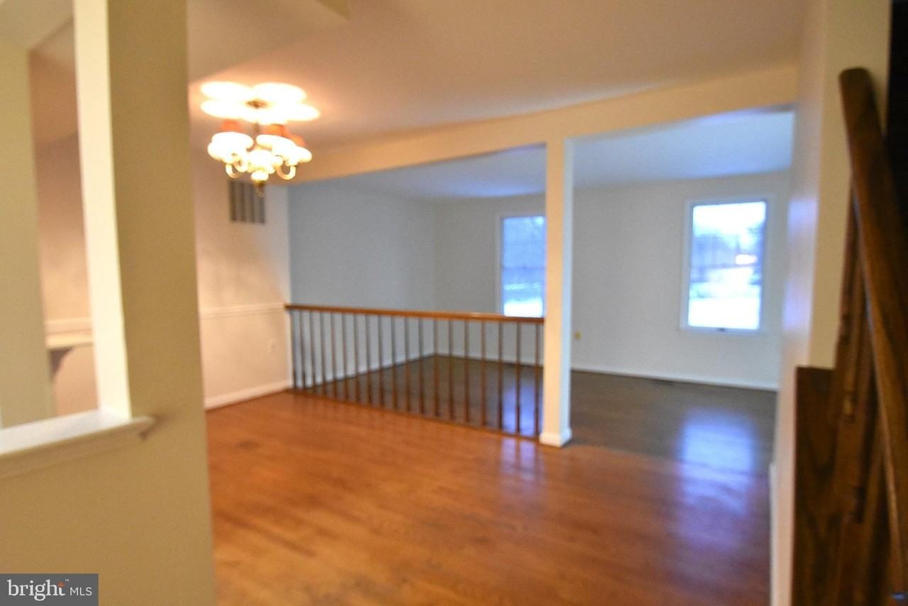 106 Smithfield Ct - Photo 4 of 18