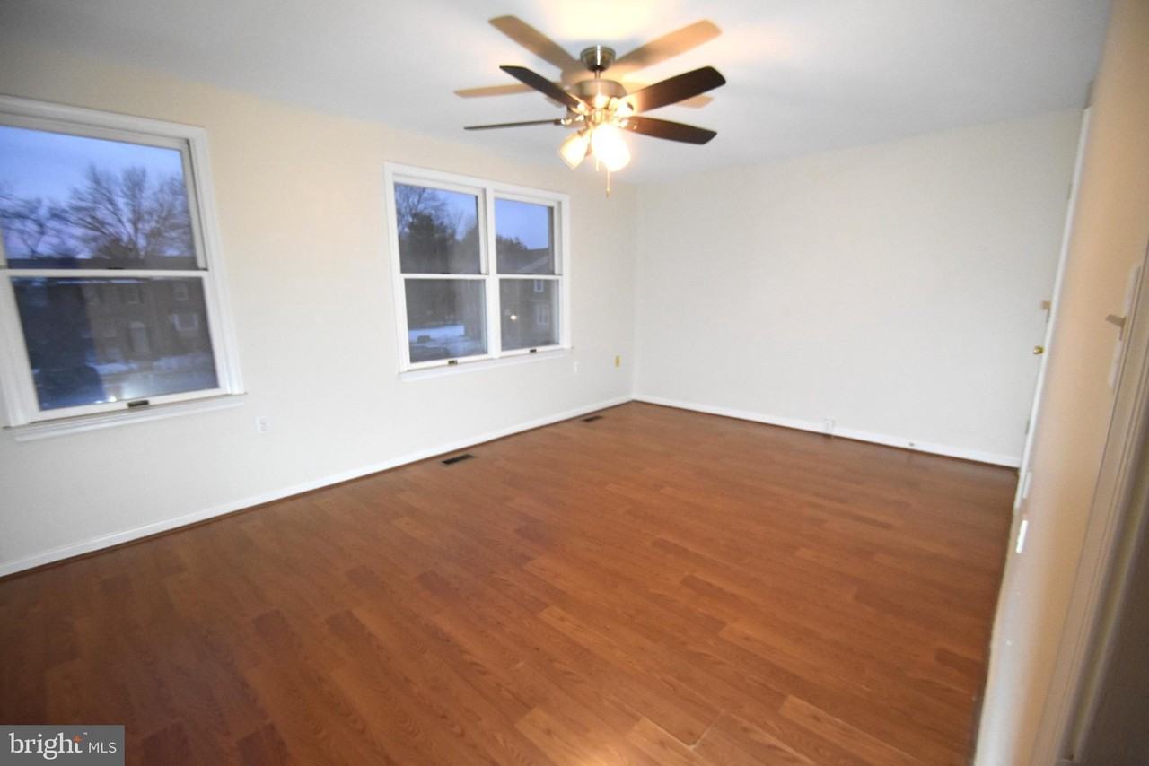 106 Smithfield Ct - Photo 7 of 18