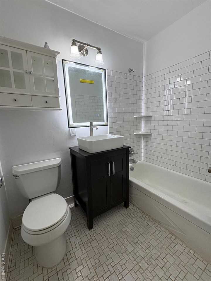 2103 Barclay Mnr - Photo 3 of 7