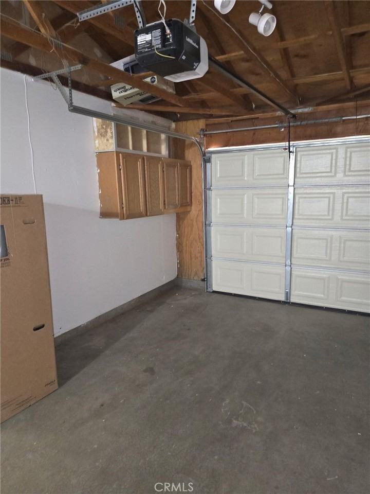 18605 New Hampshire St - Photo 4 of 10