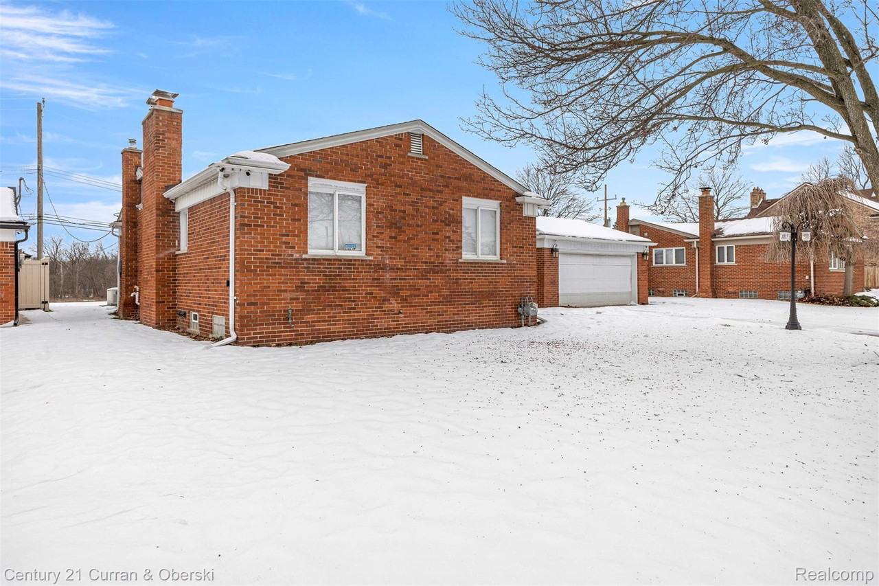 20517 River Oaks Dr - Photo 2 of 40