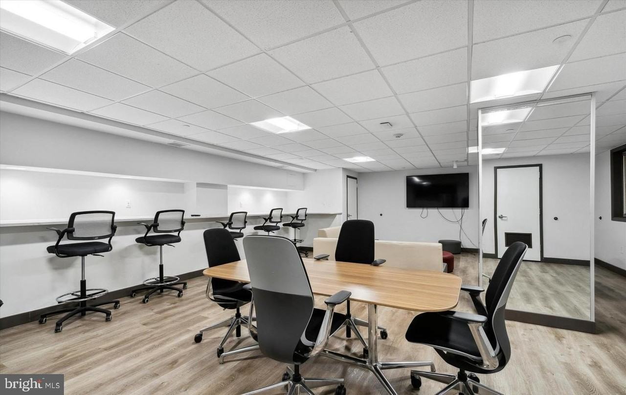 210117 Chestnut St #1711 - Photo 5 of 27