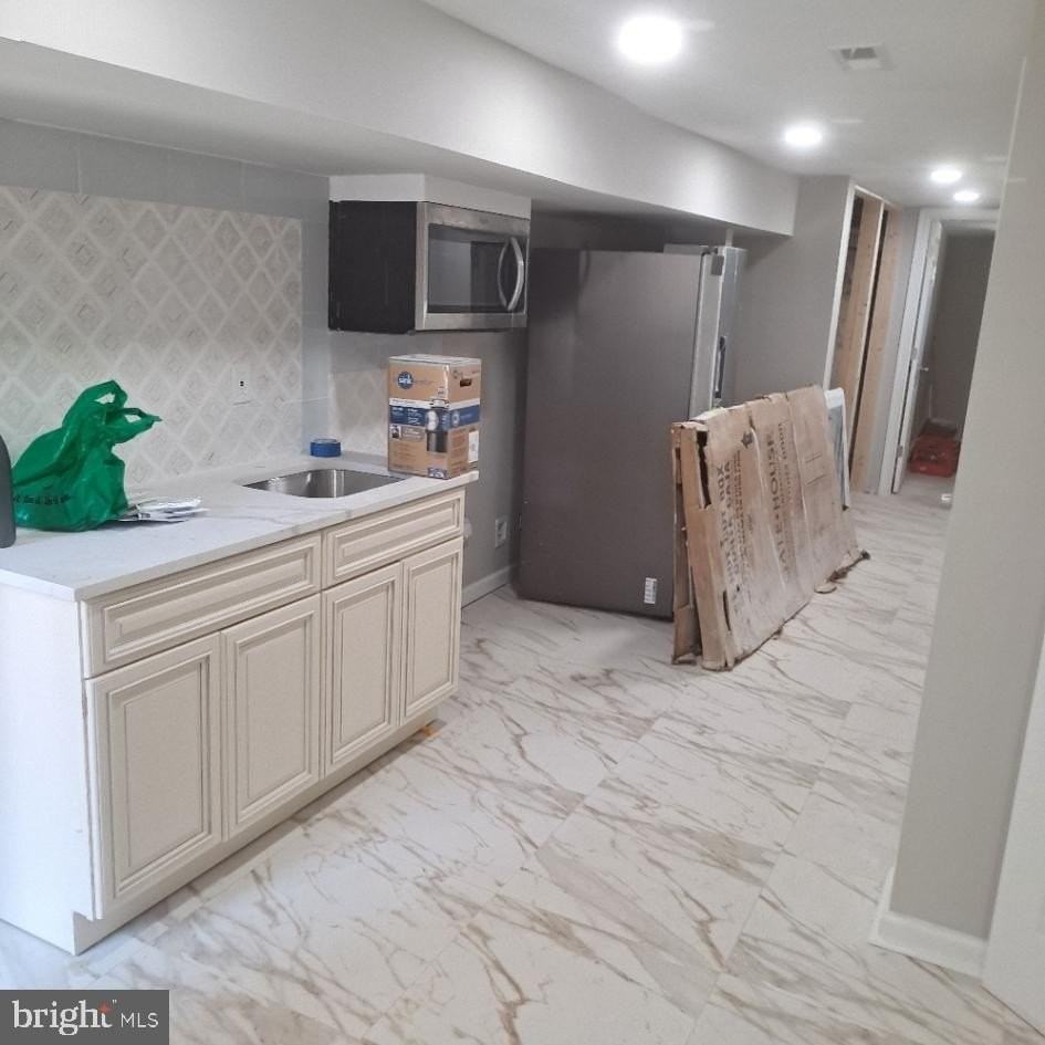 566 Sentner St Unit B #B - Photo 2 of 8