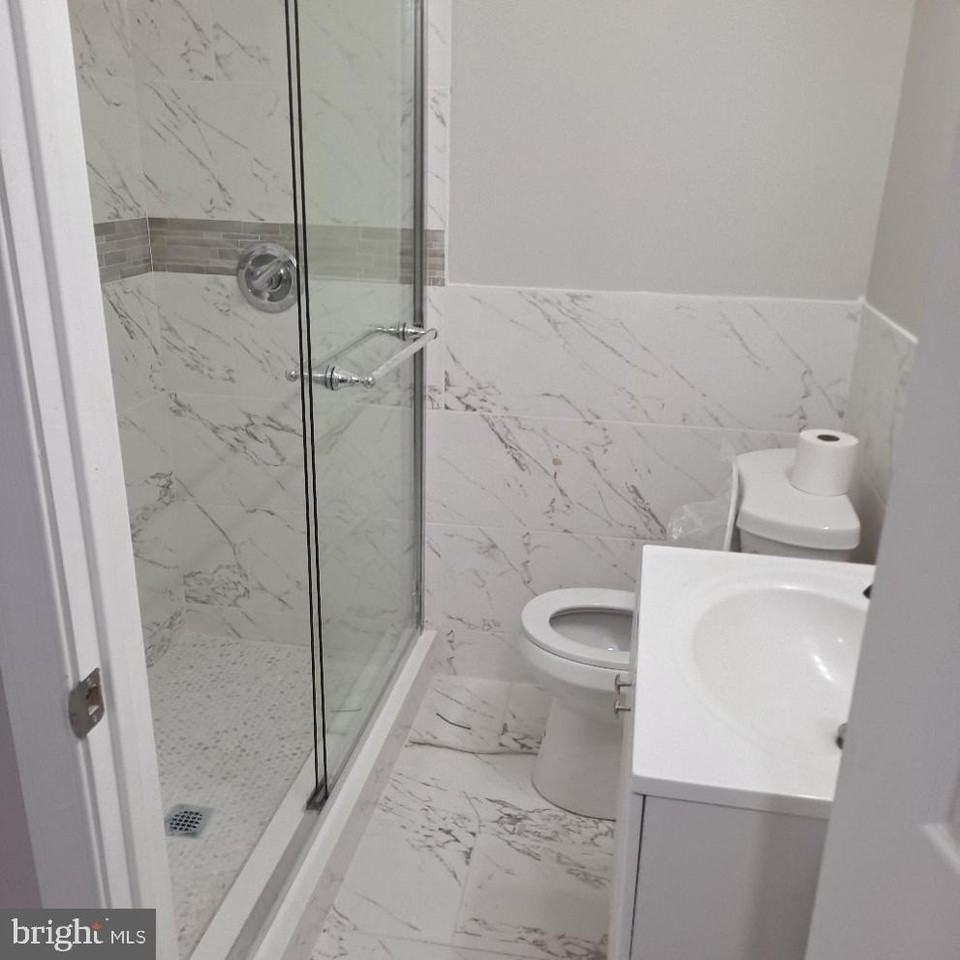 566 Sentner St Unit B #B - Photo 6 of 8