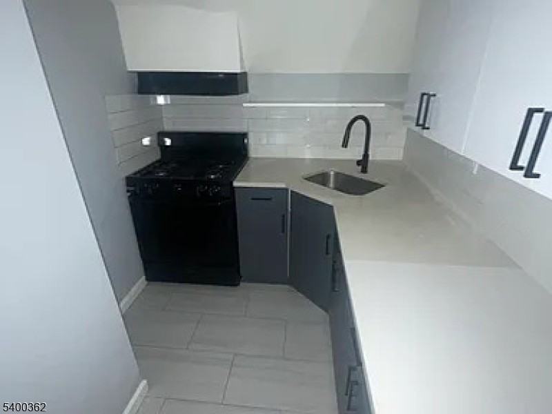 848 S 14th St 2nd Fl - Photo 2 of 4