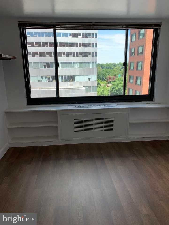 1021 Arlington Blvd Apt 609 #609 - Photo 3 of 12