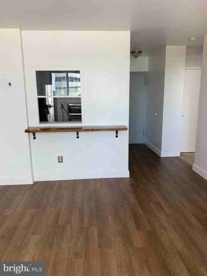 1021 Arlington Blvd Apt 609 #609 - Photo 4 of 12