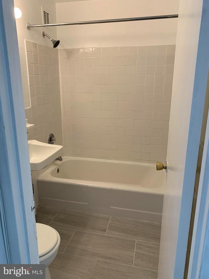 1021 Arlington Blvd Apt 609 #609 - Photo 5 of 12