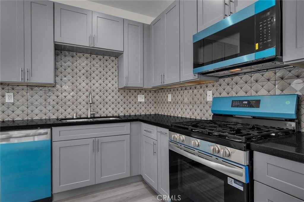 1509 W 87th St - Photo 3 of 14