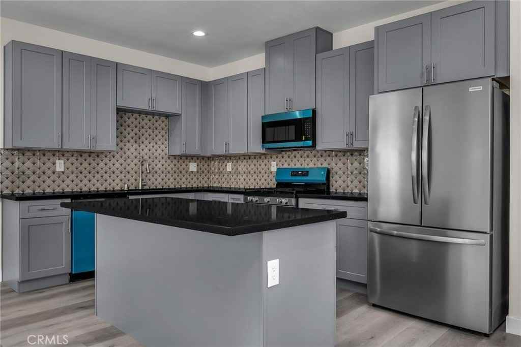 1509 W 87th St - Photo 4 of 14