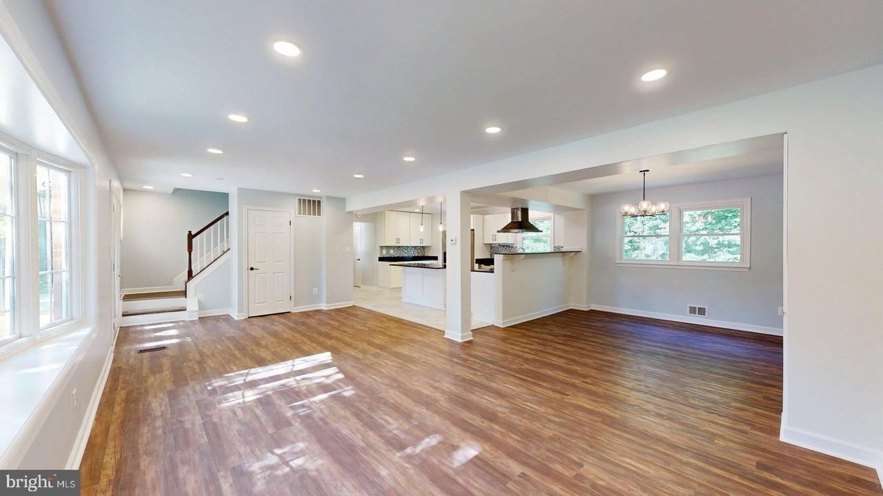 6602 Greenview Ln - Photo 2 of 28