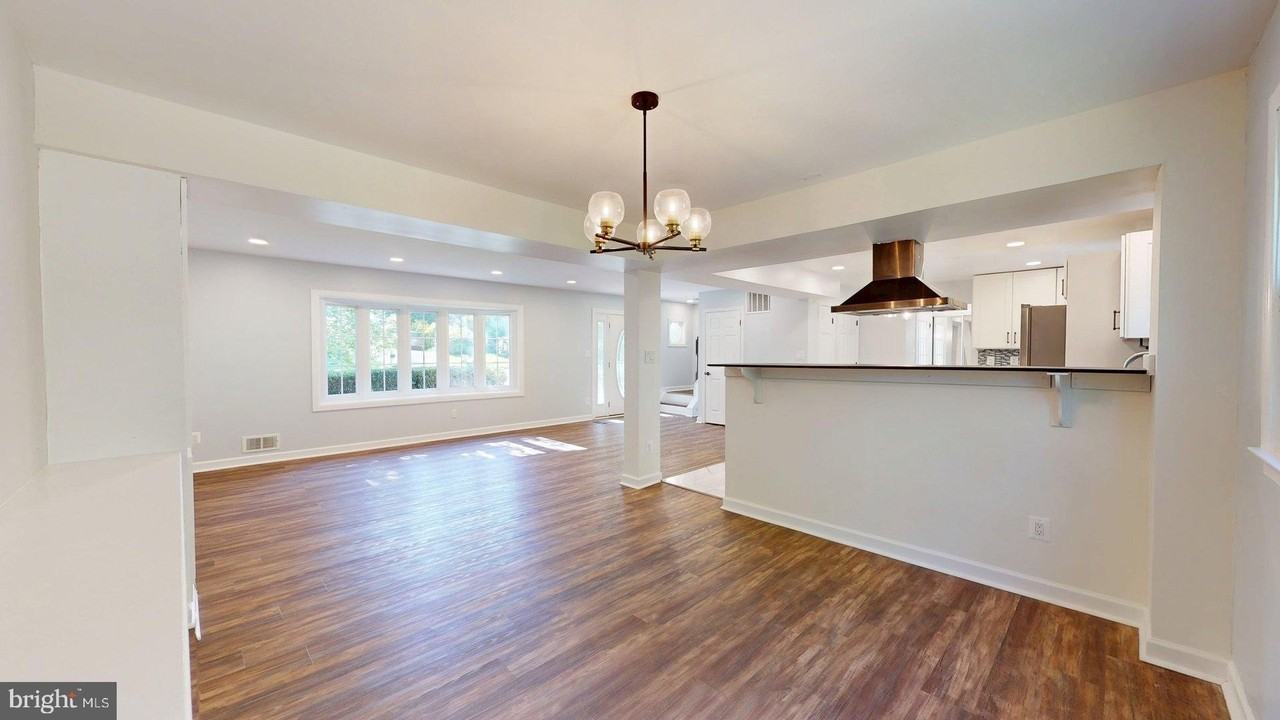 6602 Greenview Ln - Photo 3 of 28