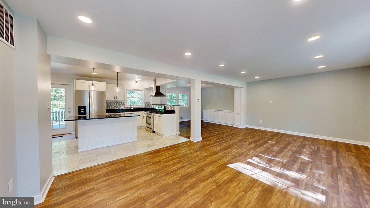 6602 Greenview Ln - Photo 5 of 28