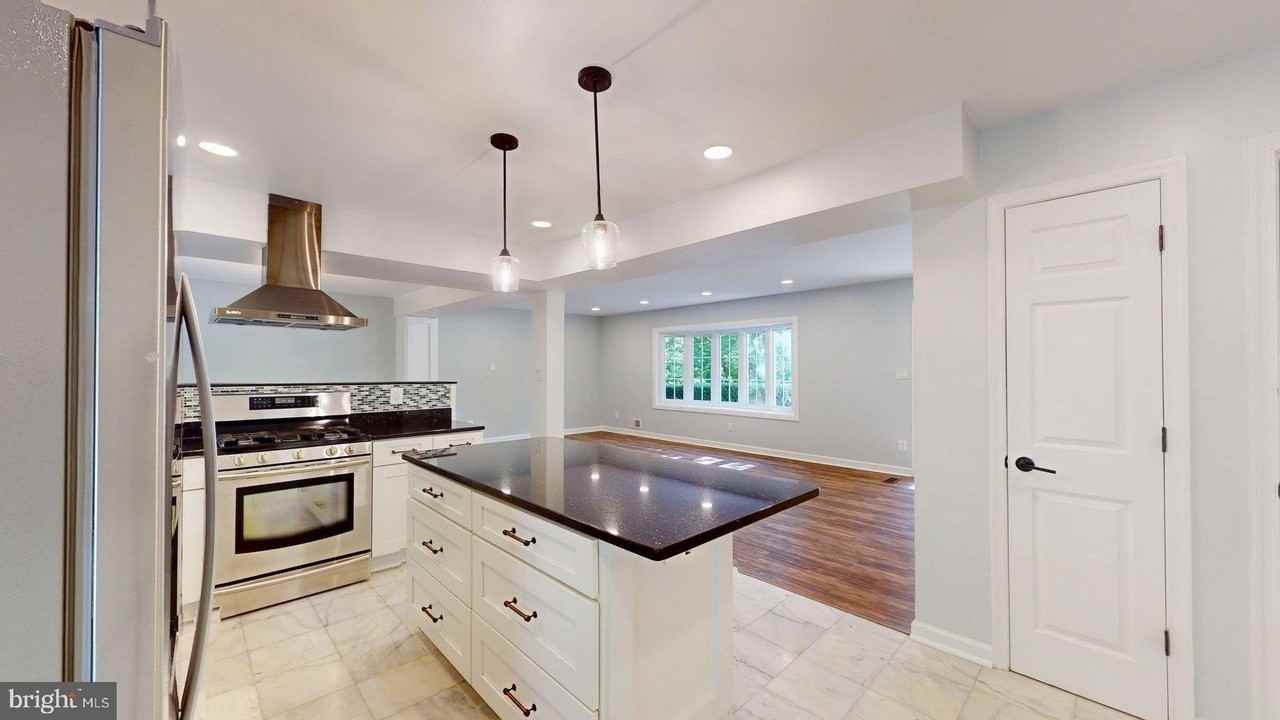 6602 Greenview Ln - Photo 7 of 28