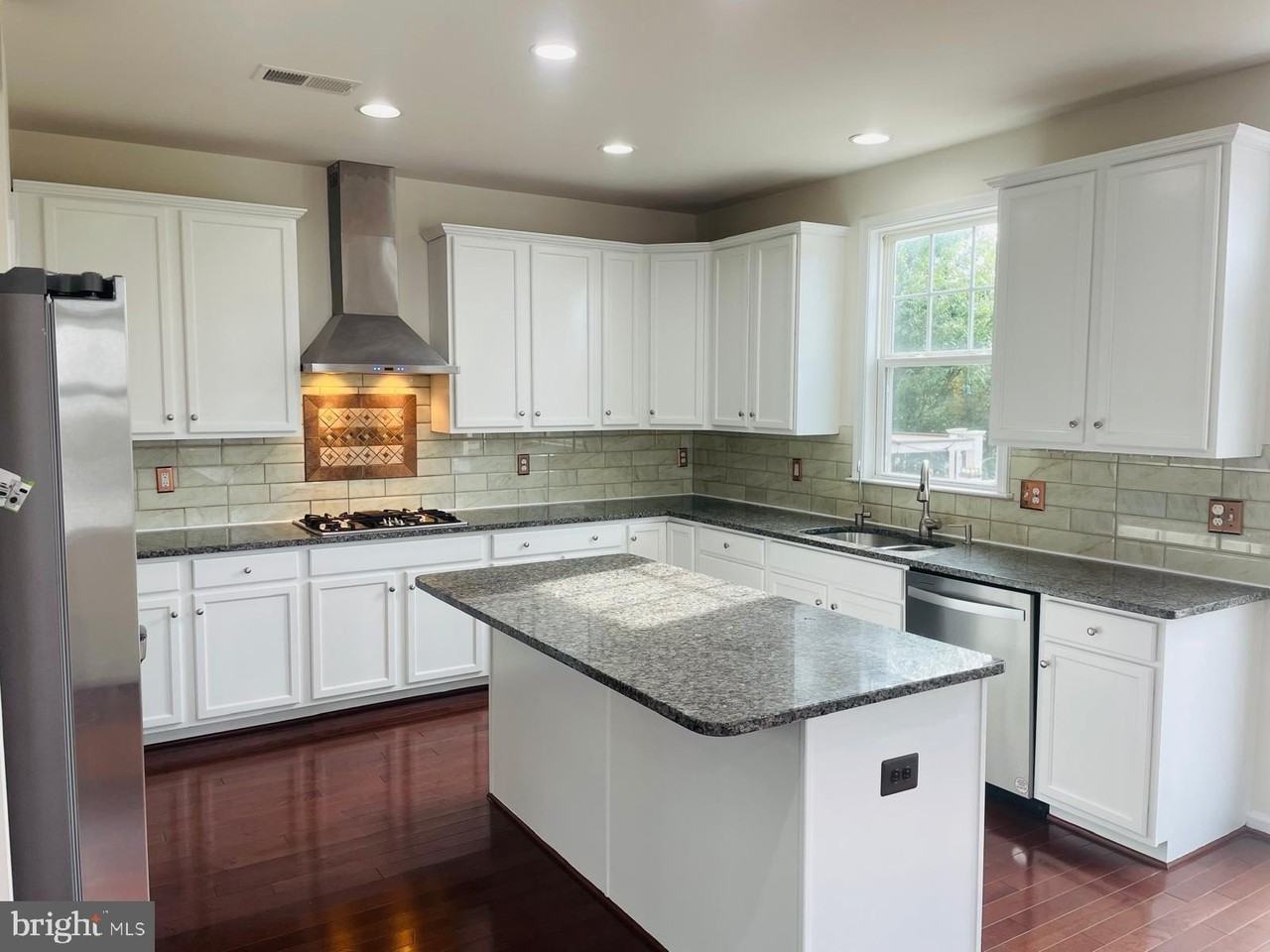 24677 Capecastle Ter - Photo 4 of 33