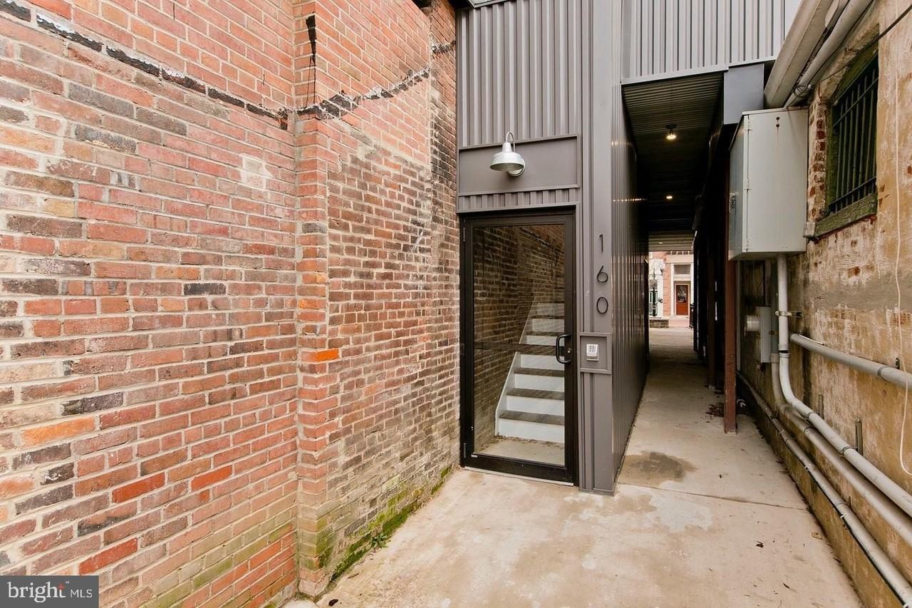 160 N Loudoun St Apt 301 #301 - Photo 2 of 23