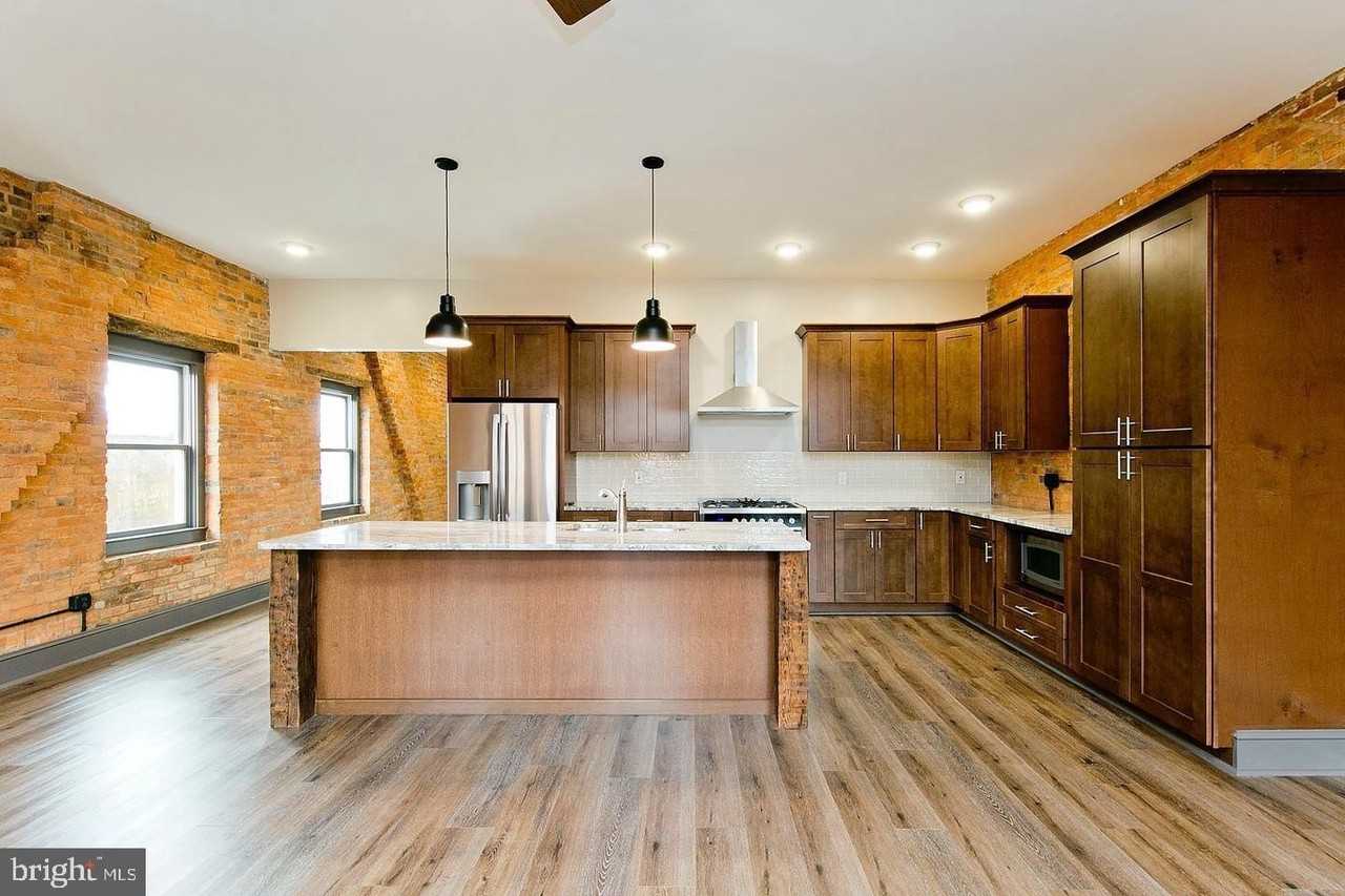 160 N Loudoun St Apt 301 #301 - Photo 3 of 23